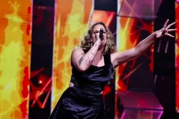 Karina Menasce arranca elogios dos jurados do Canta Comigo 5 (Record) ao interpretar sucessos do Metallica e Led Zeppelin